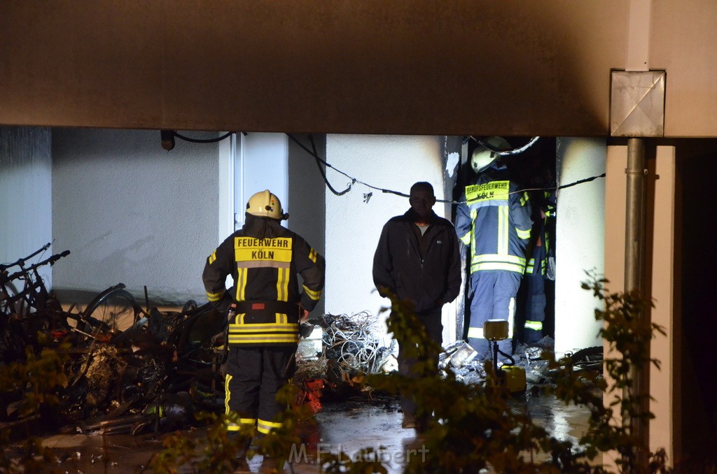 Feuer Koeln Porz Wahn Am Bahnhof P268.JPG - Miklos Laubert